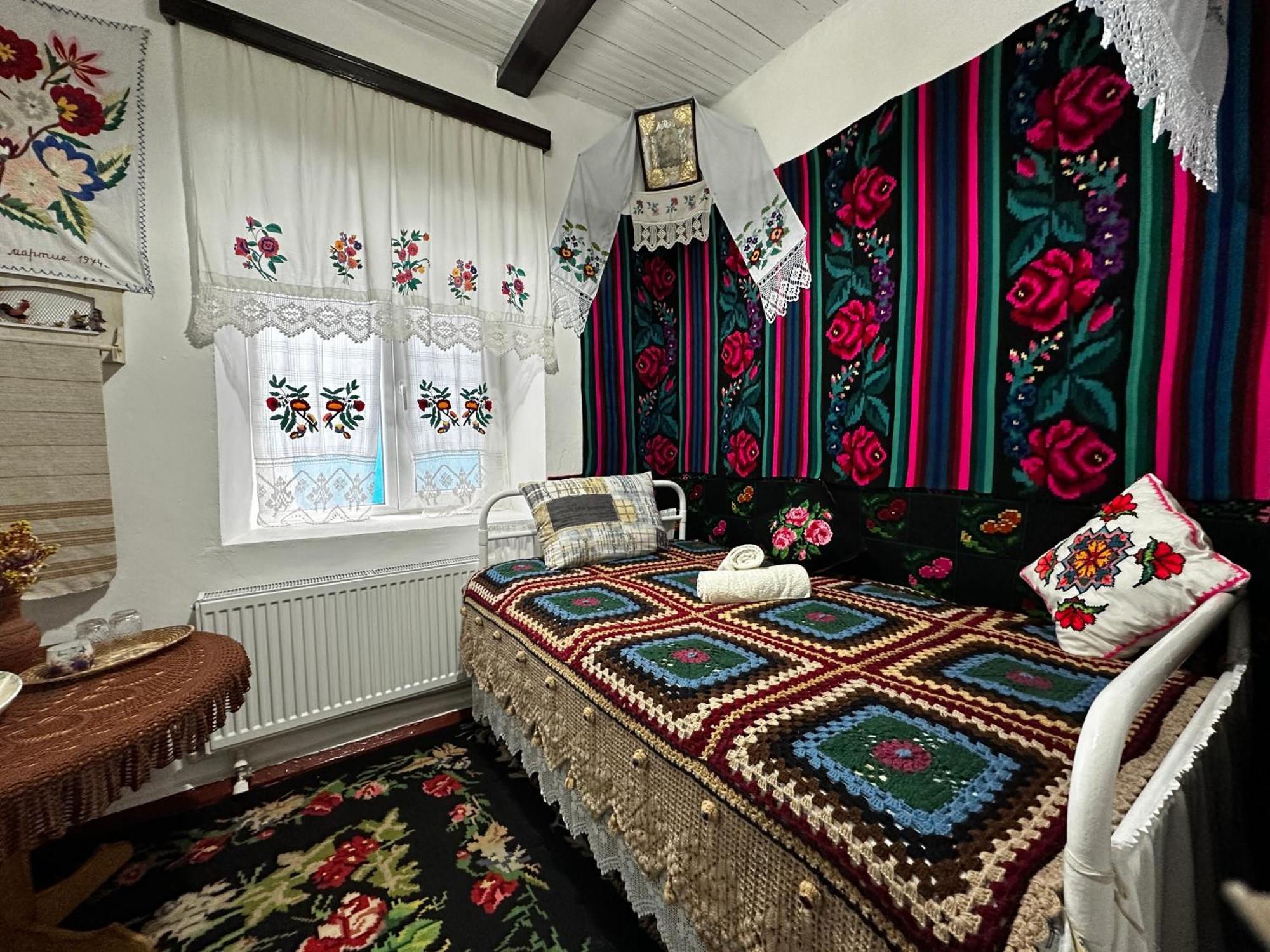 La Madalina Bed & Breakfast Selemet Exterior photo