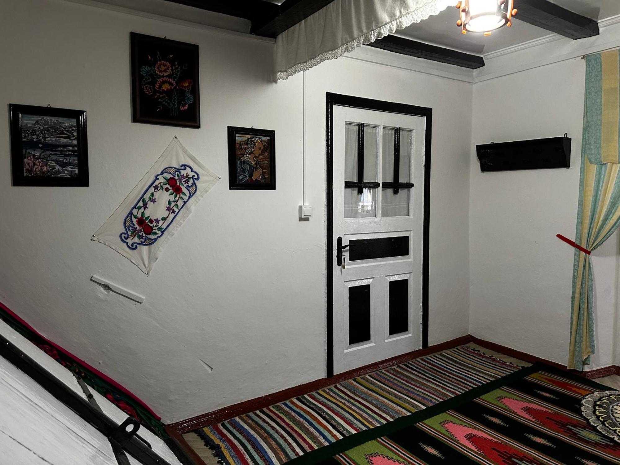 La Madalina Bed & Breakfast Selemet Exterior photo