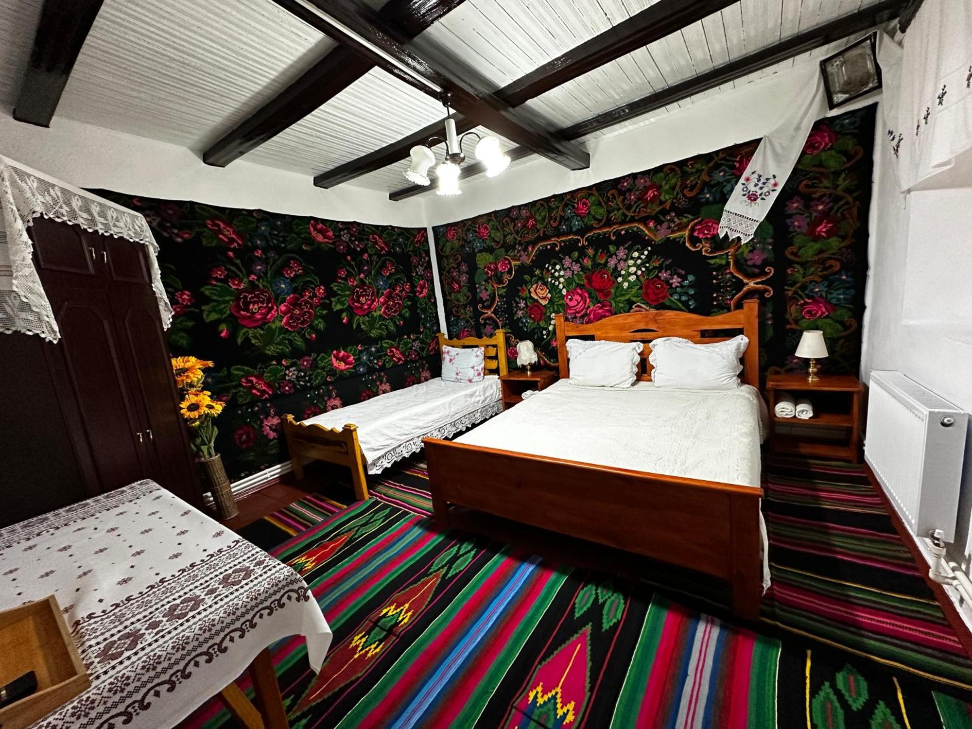 La Madalina Bed & Breakfast Selemet Exterior photo