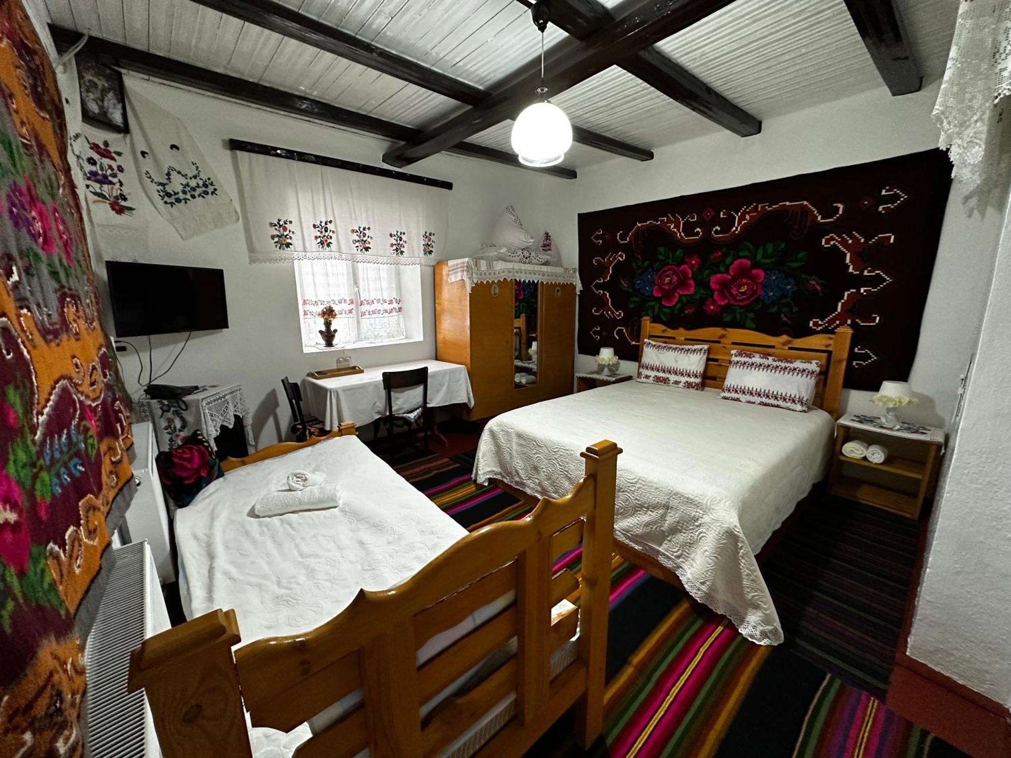 La Madalina Bed & Breakfast Selemet Exterior photo